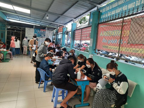 TP.HCM: Gửi tin cảnh báo đến trạm y tế khi F0 nhóm nguy cơ cao khai báo - Ảnh 1. TP.HCM: Gửi tin cảnh báo đến trạm y tế khi F0 nhóm nguy cơ cao khai báo - Ảnh 1.