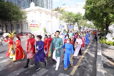 Khởi động cuộc vận động thiết kế áo dài Áo dài ra thế giới - Ảnh 2. Khởi động cuộc vận động thiết kế áo dài Áo dài ra thế giới - Ảnh 2.