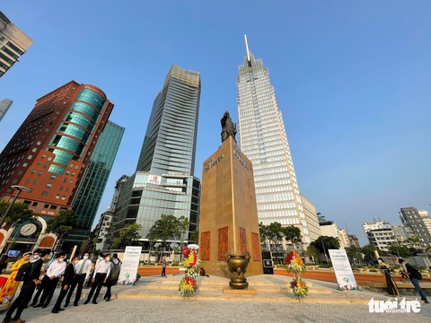 TP.HCM: Cung thỉnh lư hương về tượng Đức Thánh Trần Hưng Đạo - Ảnh 1. TP.HCM: Cung thỉnh lư hương về tượng Đức Thánh Trần Hưng Đạo - Ảnh 1.
