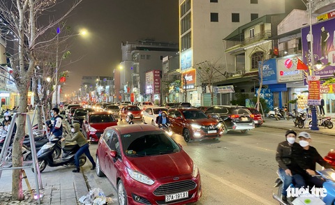 Vì sao người dân Nghệ An, Hà Tĩnh ‘đua nhau’ mua xế hộp? - Ảnh 2. Vì sao người dân Nghệ An, Hà Tĩnh ‘đua nhau’ mua xế hộp? - Ảnh 2.