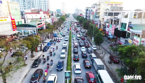 Vì sao người dân Nghệ An, Hà Tĩnh ‘đua nhau’ mua xế hộp? - Ảnh 1. Vì sao người dân Nghệ An, Hà Tĩnh ‘đua nhau’ mua xế hộp? - Ảnh 1.