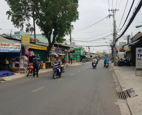 Hỗn chiến giữa đường ở Hóc Môn, 2 người thương vong - Ảnh 2. Hỗn chiến giữa đường ở Hóc Môn, 2 người thương vong - Ảnh 2.