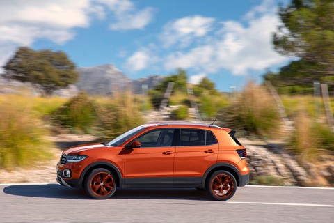 VW T-Cross sắp ra mắt Việt Nam: Bằng cỡ Hyundai Creta, khó có giá rẻ - Ảnh 2. VW T-Cross sắp ra mắt Việt Nam: Bằng cỡ Hyundai Creta, khó có giá rẻ - Ảnh 2.
