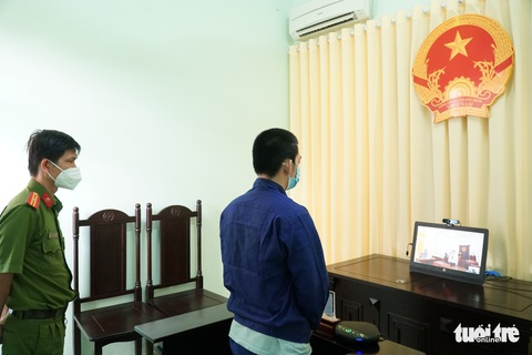 Tòa án Bình Dương xét xử trực tuyến: Bị cáo ra tòa từ trại tạm giam - Ảnh 3. Tòa án Bình Dương xét xử trực tuyến: Bị cáo ra tòa từ trại tạm giam - Ảnh 3.