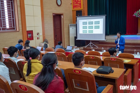 Vừa trao vốn vừa tập huấn để nông dân chăn nuôi hiệu quả - Ảnh 1. Vừa trao vốn vừa tập huấn để nông dân chăn nuôi hiệu quả - Ảnh 1.