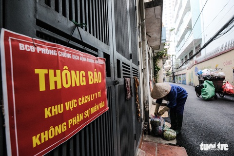 COVID-19 chuyển thành bệnh nhóm B, sẽ không còn cách ly, hạn chế tập trung đông người? - Ảnh 1. COVID-19 chuyển thành bệnh nhóm B, sẽ không còn cách ly, hạn chế tập trung đông người? - Ảnh 1.