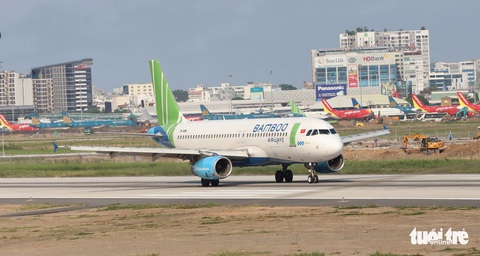 Cục Hàng không thúc tiến độ sửa đường băng Tân Sơn Nhất, đưa vào khai thác trước 25-4 - Ảnh 1. Cục Hàng không thúc tiến độ sửa đường băng Tân Sơn Nhất, đưa vào khai thác trước 25-4 - Ảnh 1.
