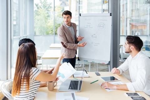 Ứng xử lịch lãm - bí quyết nâng tầm phong thái của quý ông thành công - Ảnh 2. Ứng xử lịch lãm - bí quyết nâng tầm phong thái của quý ông thành công - Ảnh 2.