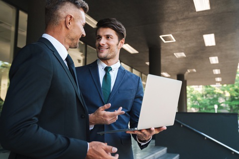 Ứng xử lịch lãm - bí quyết nâng tầm phong thái của quý ông thành công - Ảnh 3. Ứng xử lịch lãm - bí quyết nâng tầm phong thái của quý ông thành công - Ảnh 3.