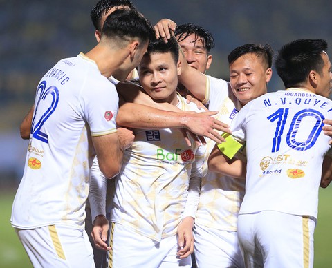Công Vinh: Quang Hải thích hợp đá ở Nhật, nhưng đá ở châu Âu cũng hợp lý - Ảnh 3. Công Vinh: Quang Hải thích hợp đá ở Nhật, nhưng đá ở châu Âu cũng hợp lý - Ảnh 3.