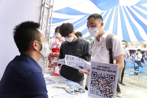Thời COVID-19, sinh viên năm nhất cũng sốt sắng tiếp cận việc làm - Ảnh 3. Thời COVID-19, sinh viên năm nhất cũng sốt sắng tiếp cận việc làm - Ảnh 3.