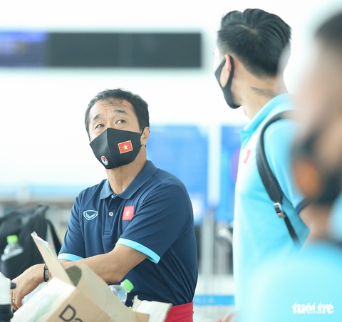 HLV Lee Young Jin hết COVID-19, kịp cùng U23 Việt Nam sang Dubai - Ảnh 1. HLV Lee Young Jin hết COVID-19, kịp cùng U23 Việt Nam sang Dubai - Ảnh 1.