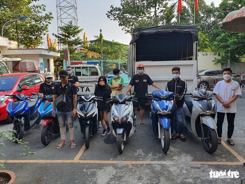 Bắt nhóm quái xế chạy SH từ TP.HCM xuống Đồng Nai dợt xe - Ảnh 1. Bắt nhóm quái xế chạy SH từ TP.HCM xuống Đồng Nai dợt xe - Ảnh 1.
