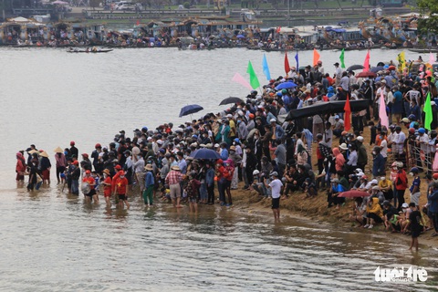 Huế khởi động mùa du lịch bằng lễ đua ghe - Ảnh 3. Huế khởi động mùa du lịch bằng lễ đua ghe - Ảnh 3.