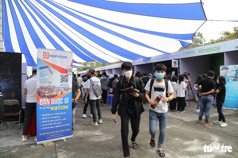 Thời COVID-19, sinh viên năm nhất cũng sốt sắng tiếp cận việc làm - Ảnh 1. Thời COVID-19, sinh viên năm nhất cũng sốt sắng tiếp cận việc làm - Ảnh 1.