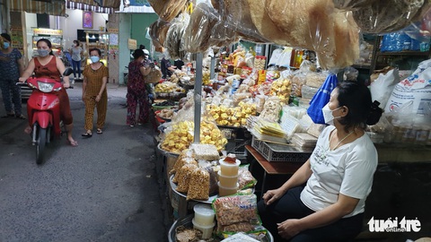 Người tiêu dùng méo mặt vì giá hàng hóa đồng loạt tăng mạnh - Ảnh 1. Người tiêu dùng méo mặt vì giá hàng hóa đồng loạt tăng mạnh - Ảnh 1.