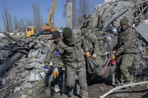 Những hình ảnh doanh trại Ukraine trúng tên lửa Nga - Ảnh 5. Những hình ảnh doanh trại Ukraine trúng tên lửa Nga - Ảnh 5.