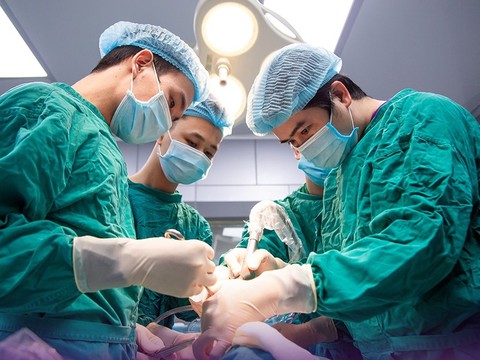 Từ vụ cô gái 22 tuổi tử vong sau nâng mũi, bác sĩ chỉ ra nhiều nguy cơ khi phẫu thuật thẩm mỹ - Ảnh 1. Từ vụ cô gái 22 tuổi tử vong sau nâng mũi, bác sĩ chỉ ra nhiều nguy cơ khi phẫu thuật thẩm mỹ - Ảnh 1.