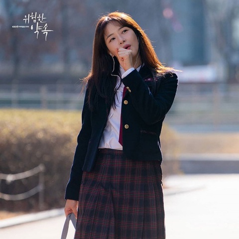 Lời hứa hiểm nguy: Bóc trần những tâm hồn đen tối sau áo blouse trắng - Ảnh 2. Lời hứa hiểm nguy: Bóc trần những tâm hồn đen tối sau áo blouse trắng - Ảnh 2.