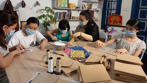 Trẻ tự kỷ trổ tài sáng tạo với đồ thủ công - Ảnh 1. Trẻ tự kỷ trổ tài sáng tạo với đồ thủ công - Ảnh 1.