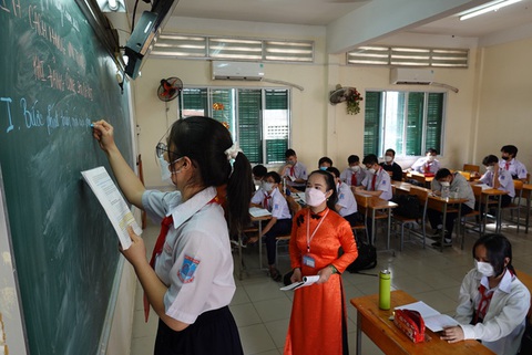 TP.HCM: Cho phép test nhanh cho học sinh F1 tại nhà, gửi ảnh cho giáo viên khi hoàn thành cách ly - Ảnh 1. TP.HCM: Cho phép test nhanh cho học sinh F1 tại nhà, gửi ảnh cho giáo viên khi hoàn thành cách ly - Ảnh 1.