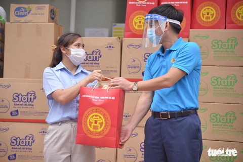 Tại sao Công đoàn Việt Nam dừng hỗ trợ đoàn viên lao động ảnh hưởng vì COVID-19? - Ảnh 1. Tại sao Công đoàn Việt Nam dừng hỗ trợ đoàn viên lao động ảnh hưởng vì COVID-19? - Ảnh 1.