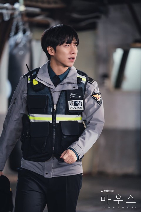 Lee Seung Gi bí ẩn trong Nhân cách bí ẩn - Ảnh 4. Lee Seung Gi bí ẩn trong Nhân cách bí ẩn - Ảnh 4.