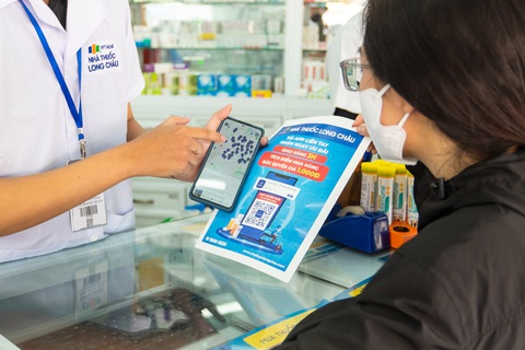 FPT Long Châu nâng cấp ưu đãi cho khách hàng dùng app - Ảnh 1. FPT Long Châu nâng cấp ưu đãi cho khách hàng dùng app - Ảnh 1.