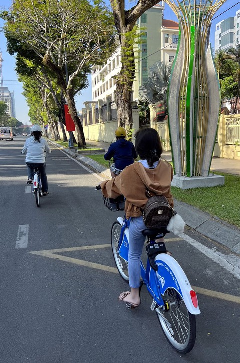 Xăng tăng giá, cơ hội để thử xe buýt - Ảnh 1. Xăng tăng giá, cơ hội để thử xe buýt - Ảnh 1.