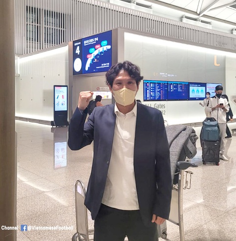Đội tuyển U23 Việt Nam đã đến UAE, gặp gỡ tân huấn luyện viên Gong Oh Kyun - Ảnh 2. Đội tuyển U23 Việt Nam đã đến UAE, gặp gỡ tân huấn luyện viên Gong Oh Kyun - Ảnh 2.