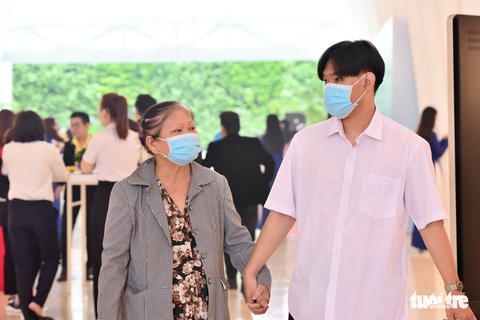 Tiếp sức đến trường trao gần 200 suất học bổng cho sinh viên khó khăn - Ảnh 7. Tiếp sức đến trường trao gần 200 suất học bổng cho sinh viên khó khăn - Ảnh 7.