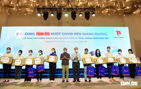 Tiếp sức đến trường trao gần 200 suất học bổng cho sinh viên khó khăn - Ảnh 14. Tiếp sức đến trường trao gần 200 suất học bổng cho sinh viên khó khăn - Ảnh 14.