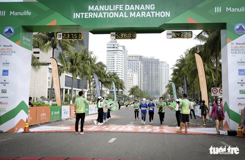 Đông vui Giải marathon quốc tế Đà Nẵng: Nhịp sống đã trở lại bình thường - Ảnh 8. Đông vui Giải marathon quốc tế Đà Nẵng: Nhịp sống đã trở lại bình thường - Ảnh 8.