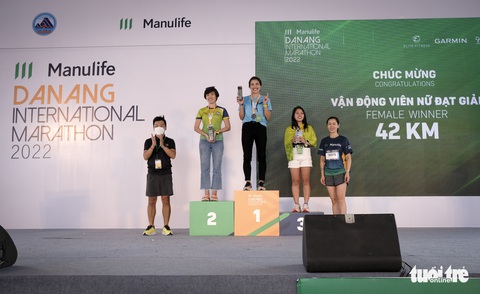Đông vui Giải marathon quốc tế Đà Nẵng: Nhịp sống đã trở lại bình thường - Ảnh 9. Đông vui Giải marathon quốc tế Đà Nẵng: Nhịp sống đã trở lại bình thường - Ảnh 9.