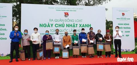 Thanh niên Hải Phòng ra quân hưởng ứng Ngày chủ nhật xanh toàn quốc lần thứ I - Ảnh 1. Thanh niên Hải Phòng ra quân hưởng ứng Ngày chủ nhật xanh toàn quốc lần thứ I - Ảnh 1.