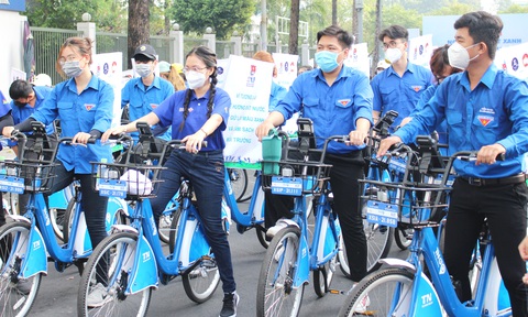 Đạp xe, dọn vệ sinh cùng mừng sinh nhật Đoàn - Ảnh 1. Đạp xe, dọn vệ sinh cùng mừng sinh nhật Đoàn - Ảnh 1.