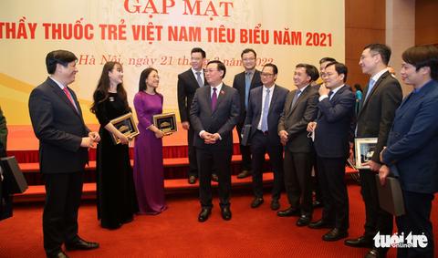Lúc bệnh nặng ở nhà một mình, có được cuộc gọi của bác sĩ quý vô cùng - Ảnh 2. Lúc bệnh nặng ở nhà một mình, có được cuộc gọi của bác sĩ quý vô cùng - Ảnh 2.