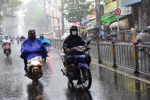 Đông Nam Bộ và khu vực biên giới Tây Nam Bộ có mưa chiều tối - Ảnh 1. Đông Nam Bộ và khu vực biên giới Tây Nam Bộ có mưa chiều tối - Ảnh 1.