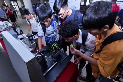 Trường đại học Bách khoa Hà Nội sẽ giảm chỉ tiêu tuyển sinh dựa vào kết quả thi THPT - Ảnh 1. Trường đại học Bách khoa Hà Nội sẽ giảm chỉ tiêu tuyển sinh dựa vào kết quả thi THPT - Ảnh 1.
