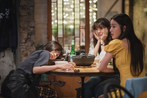 Hẹn hò chốn công sở: Phim Hàn ngập cảnh rượu bia - Ảnh 2. Hẹn hò chốn công sở: Phim Hàn ngập cảnh rượu bia - Ảnh 2.