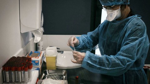 Trung Quốc phong tỏa thành phố hơn 9 triệu dân, Tây Âu tái bùng dịch do biến thể phụ Omicron - Ảnh 1. Trung Quốc phong tỏa thành phố hơn 9 triệu dân, Tây Âu tái bùng dịch do biến thể phụ Omicron - Ảnh 1.