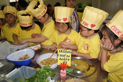 Một số khối lớp học của TP.HCM có thể kéo dài năm học đến 30-6 thay vì tháng 5 - Ảnh 1. Một số khối lớp học của TP.HCM có thể kéo dài năm học đến 30-6 thay vì tháng 5 - Ảnh 1.