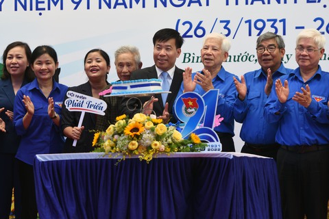 Họp mặt cán bộ Đoàn Sông Bé - Bình Dương - Bình Phước qua các thời kỳ - Ảnh 1. Họp mặt cán bộ Đoàn Sông Bé - Bình Dương - Bình Phước qua các thời kỳ - Ảnh 1.