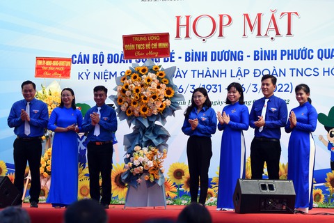 Họp mặt cán bộ Đoàn Sông Bé - Bình Dương - Bình Phước qua các thời kỳ - Ảnh 3. Họp mặt cán bộ Đoàn Sông Bé - Bình Dương - Bình Phước qua các thời kỳ - Ảnh 3.