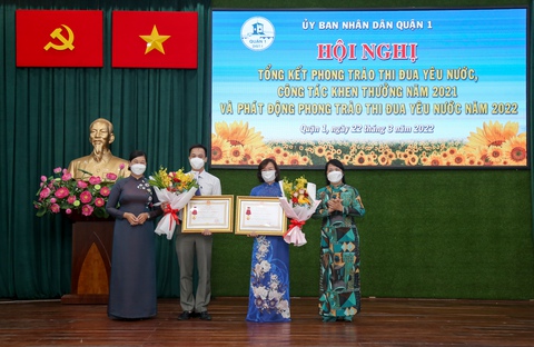 TP.HCM: Nhiều đơn vị, cá nhân quận 1 nhận Huân chương Lao động, bằng khen của Thủ tướng - Ảnh 1. TP.HCM: Nhiều đơn vị, cá nhân quận 1 nhận Huân chương Lao động, bằng khen của Thủ tướng - Ảnh 1.