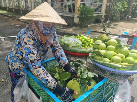 Bỏ ký lương, ra chạy chợ - Ảnh 3. Bỏ ký lương, ra chạy chợ - Ảnh 3.