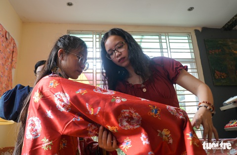 ‘Các cụ đã chọn mình theo ngành cổ phục’ - Ảnh 6. ‘Các cụ đã chọn mình theo ngành cổ phục’ - Ảnh 6.