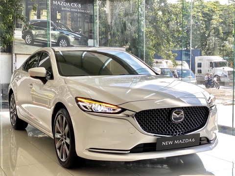 Mazda6 giảm giá sâu tại đại lý, chỉ còn từ 744 triệu đồng, cố bám đuổi Toyota Camry - Ảnh 1. Mazda6 giảm giá sâu tại đại lý, chỉ còn từ 744 triệu đồng, cố bám đuổi Toyota Camry - Ảnh 1.