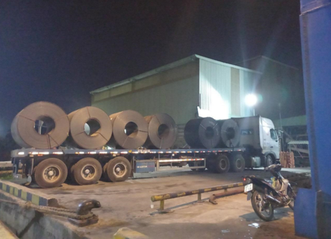 Hiệp hội Vận tải hàng hóa TP.HCM tố doanh nghiệp chở tôn, thép quá tải - Ảnh 3. Hiệp hội Vận tải hàng hóa TP.HCM tố doanh nghiệp chở tôn, thép quá tải - Ảnh 3.