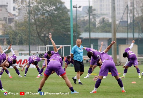 V-League nghỉ 4 tháng để phục vụ các đội tuyển: Vô lý! - Ảnh 1. V-League nghỉ 4 tháng để phục vụ các đội tuyển: Vô lý! - Ảnh 1.